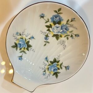 Vintage Royal Windsor Floral Blue and White Shell-Shaped Trinket Dish